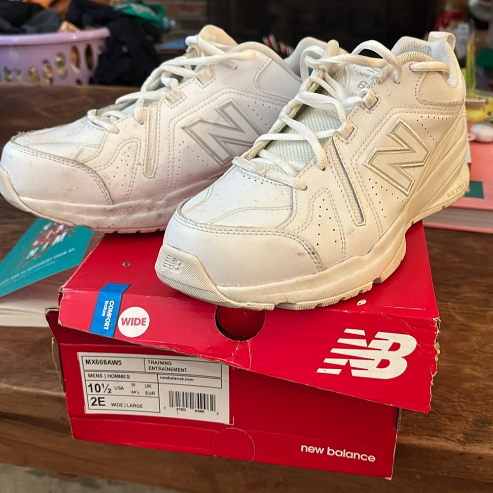 New Balance MX608 size 10 1/2 2E wide